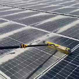 Trockenreinigung für Sonnenkollektoren in DUBAI
